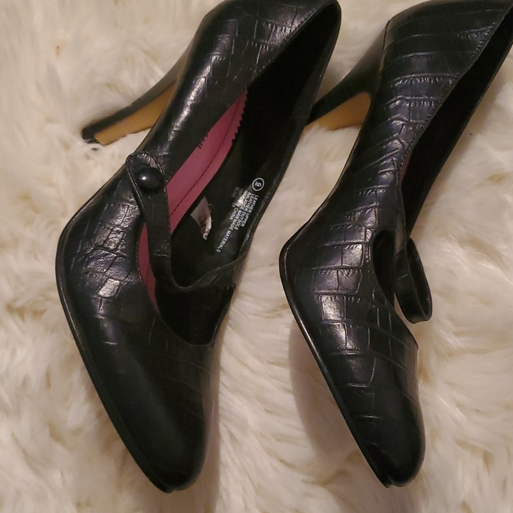 Isaac Mizrahi leather pumps